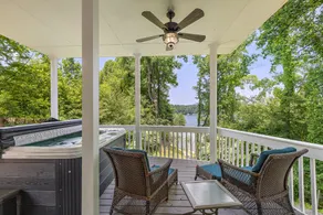 Lakefront House with Great Views - Image 3