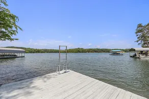 Lakefront House with Great Views - Image 2
