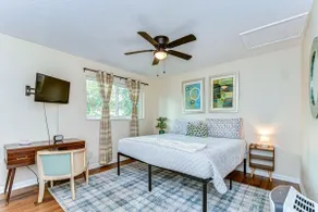 Central location 10 mins to DTSP! Heated pool, W/D - Image 2