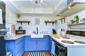 Central location 10 mins to DTSP! Heated pool, W/D - Image 5