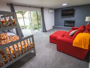 6BR-Spacious-Bright-Modern - Image 3