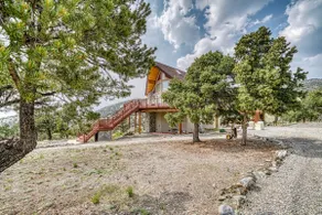 Mountain Views• Private Hot Tub•Large Deck - Image 4