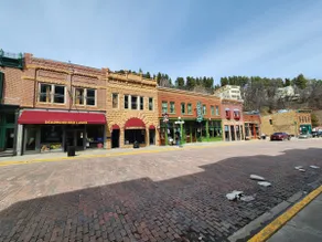 Nugget Suite - Main Street - Image 2