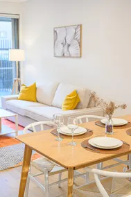 Modern Urban Retreat Stylish Apt in Ryde's Heart - Image 5
