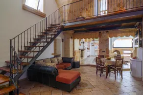 'Holiday Home Il Giglio' close to City Centre with Terraces & Wi-Fi - Image 2