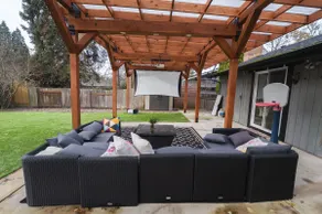 4BR-Fun-Festive-House - Image 2