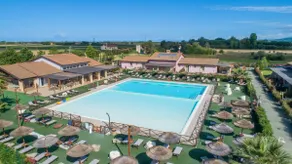 5 minutes to the beach, swimming pool, gym NO PETS - Image 3