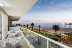 Beach Street Luxury 3 Bed With Beach Bay Views - Image 2