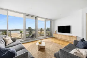 Beach Street Luxury 3 Bed With Beach Bay Views - Image 5