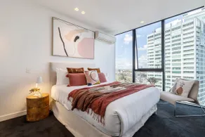 Top floor apartment near NGV, Shrine and Gardens - Image 3