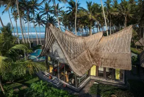 Absolute Beachfront Romantic Villa Laut - Image 5