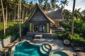 Absolute Beachfront Romantic Villa Laut - Image 2