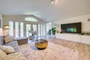 2 Mi to Lake Sammamish State Park! Modern Duplex - Image 5