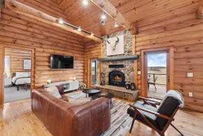 Cozy 7BR cabin w/ fire pit & BBQ grill - Image 2