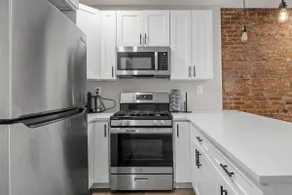 Newly Renovated | 3 Bedroom | Near Subway - Image 5