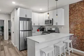 Newly Renovated | 3 Bedroom | Near Subway - Image 2