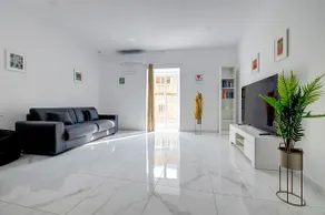 Modern Family Holiday Retreat in Gzira - Image 2