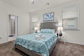 Single-Level Crew Stay | 3BR Near Aubrey Projects - Image 5