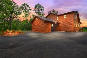 Amazing Mtn Retreat, 3 miles to Downtown w/Hot tub - Image 4