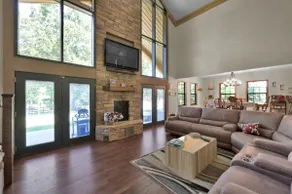 Warm ranch retreat w/ game room & cowboy pool - Image 2