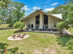 Warm ranch retreat w/ game room & cowboy pool - Image 5