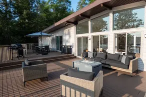 Modernist Lakefront Sojourn - Image 5