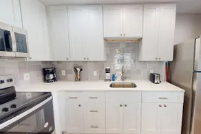 Easy walk to Beach & Shopping. Heated Pool. Patio! - Image 3