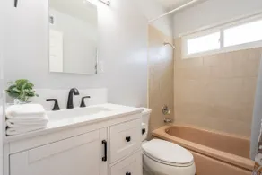 3bdrm,1.5 b, Garage, Back Yard. King Bed - Image 4