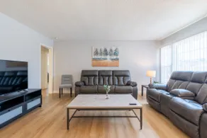 3bdrm,1.5 b, Garage, Back Yard. King Bed - Image 2
