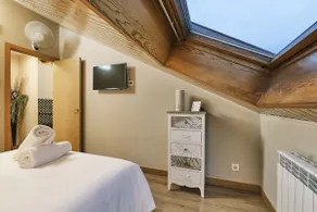 Marble townhouse with txoko and wifi - Image 2
