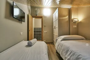 Marble townhouse with txoko and wifi - Image 4