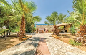 3 Bedroom Cozy Home In Menfi Ag - Image 2