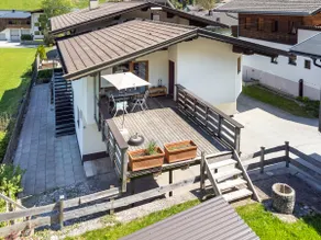 Apartment with garden - Image 2