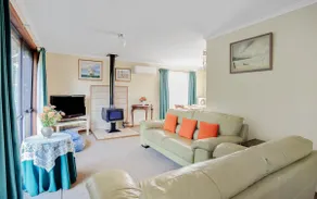 Comfortable Elevated Holiday Home - Image 3
