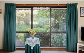 Comfortable Elevated Holiday Home - Image 5