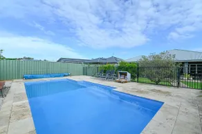 Luxe on Lincoln - Close to Zoo, Rejuvenating Pool - Image 3