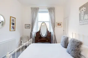 5 star beautiful & vintage, spacious apt in chic location! - Image 4