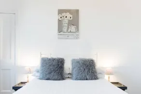 5 star beautiful & vintage, spacious apt in chic location! - Image 3