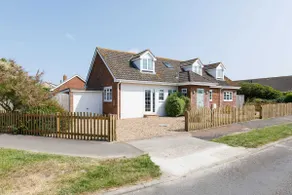 Beach house for 10 with hot tub & garden - Image 4