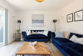 Beach house for 10 with hot tub & garden - Image 3