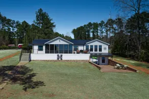 5 Bdrm, 12 Bed w/ Stunning Waterfront Views on LKG - Image 3
