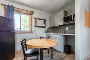 Suite 313 - 2nd Floor | 1 Bed, 1 Bath - Image 3