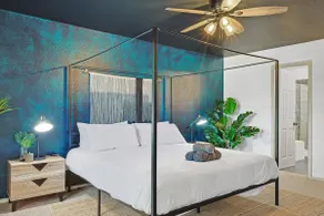 Colonial Style Retreat ft Pool, Cinema, jacuzzi - Image 4