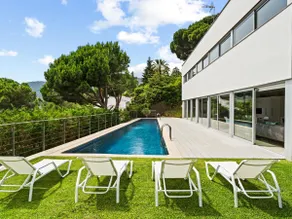 Designer villa with view and pool - Image 2