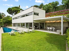 Designer villa with view and pool - Image 5