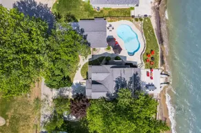 4 Bedroom Water's Edge Oasis with Salt Water Pool - Image 2