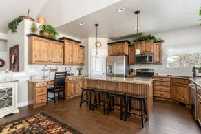 Spacious Retreat for over 32 Parking Horse Stalls - Image 3