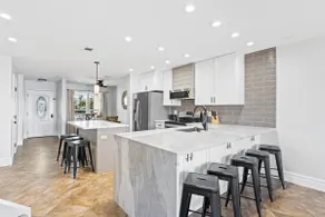 Serene Bayfront Retreat with Stunning Water Views - Image 3