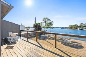 Serene Bayfront Retreat with Stunning Water Views - Image 4