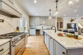 Spacious New Renovation Near T - Image 3